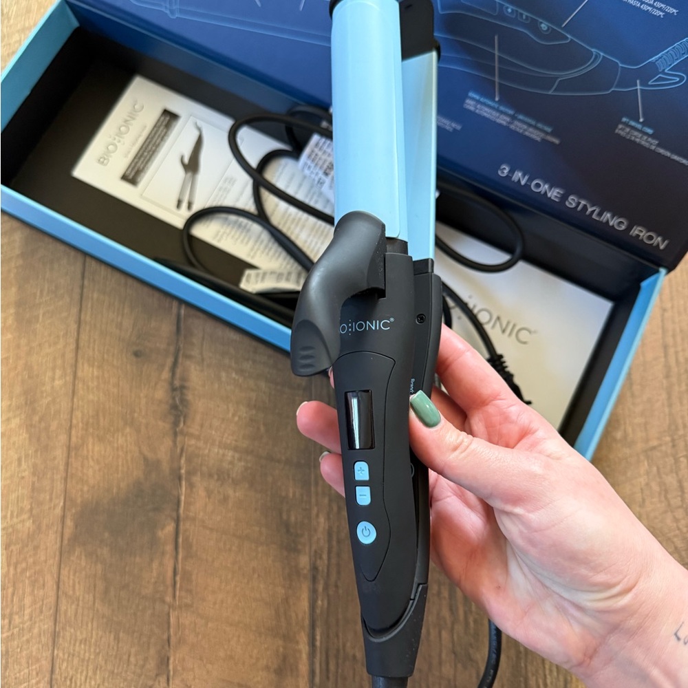 Bio Ionic Nano Ionic MX 3-in-One Styling Iron - Black and Blue - Picture 4 of 4